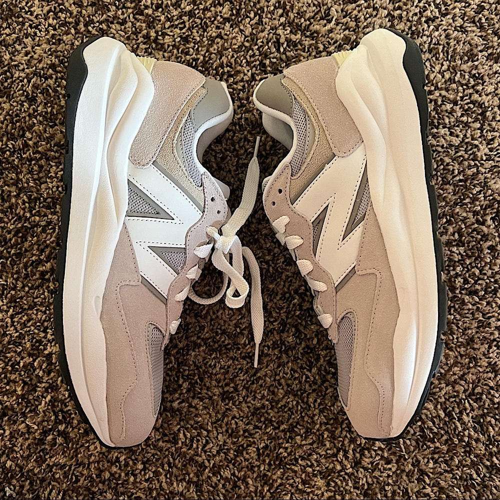 New Balance Mens size 10.5 shoes. Hard to find color way - Rain Cloud. NWOT
